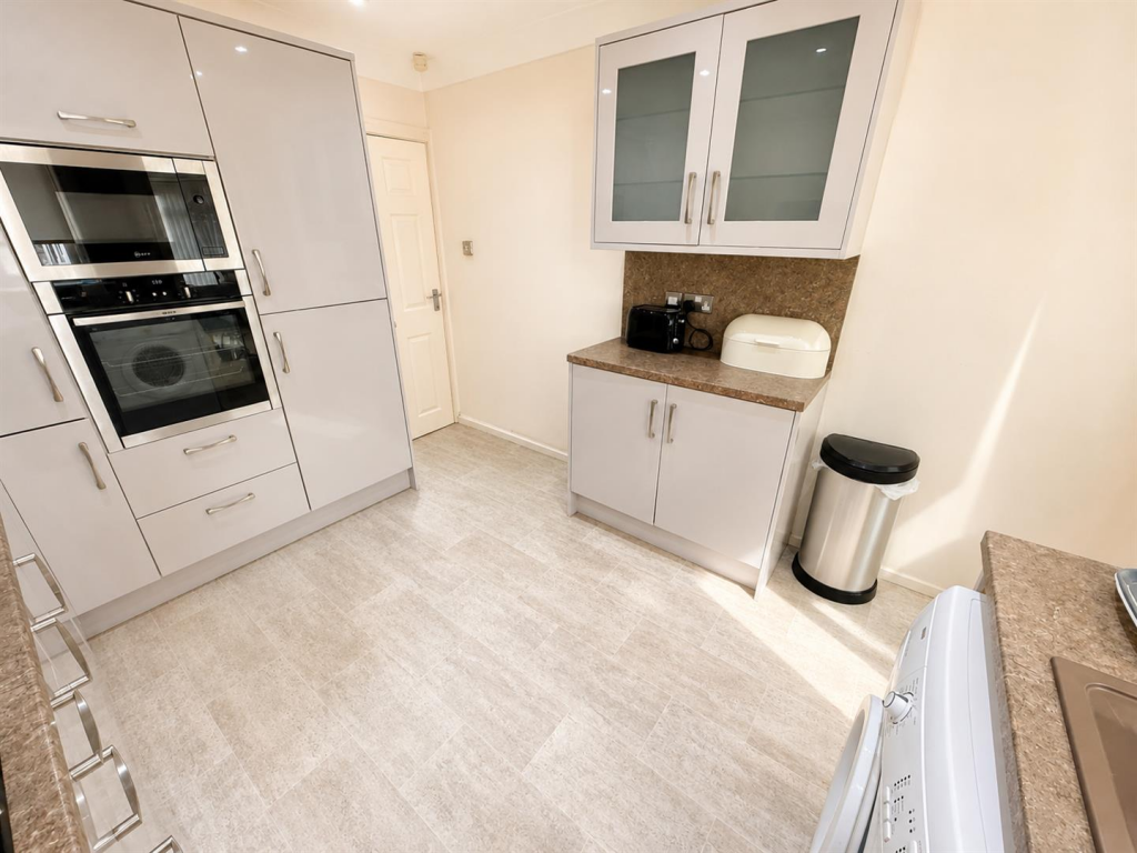 House in Pensby, Liverpool City Region - More