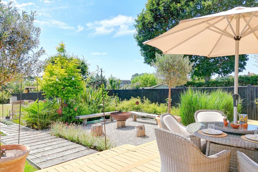 Hawthylands Road, Hailsham, BN27 - More