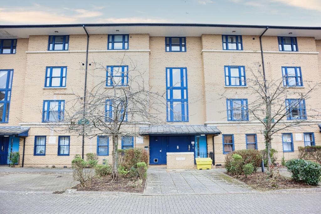 Main image of property: North Row, Milton Keynes, Buckinghamshire, MK9