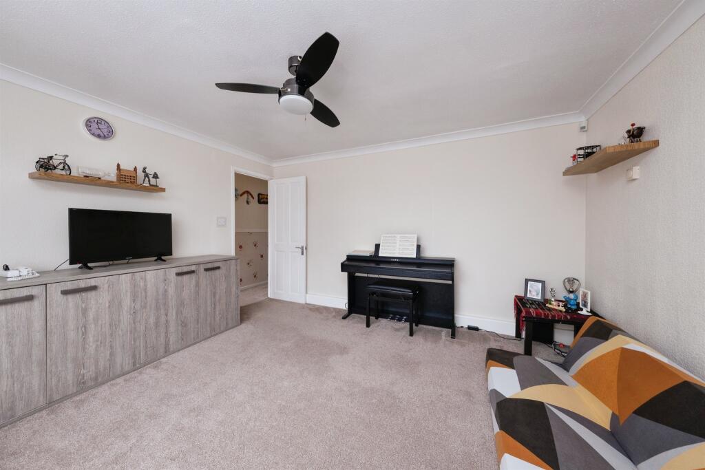 Angel Close, Pennyland, Milton Keynes photo 4