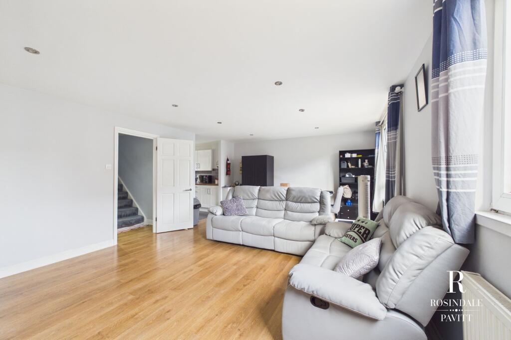 Apartment in Sutton - More