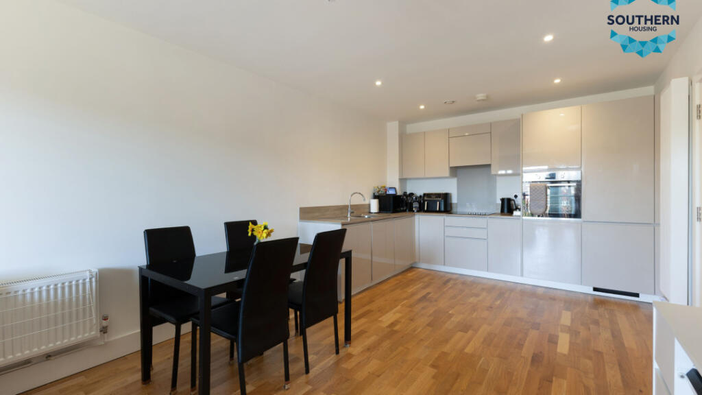 Apartment in Kingston upon Thames - View 5