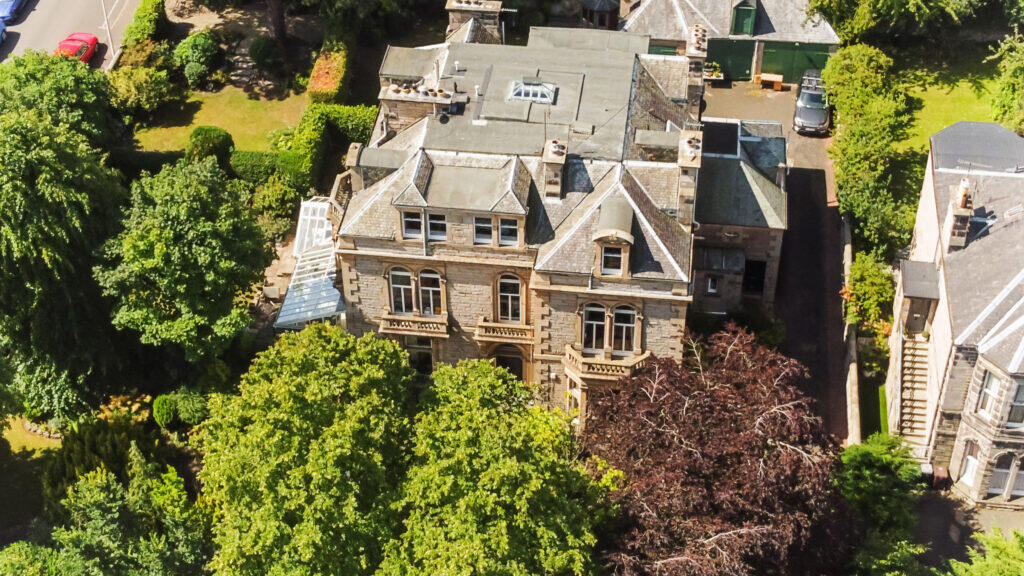 Main image of property: 58 1F Craigmillar Park, Edinburgh, EH16 5PT