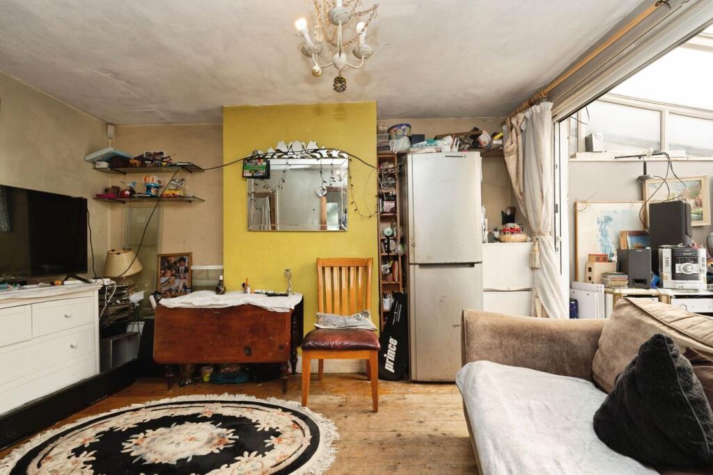 House in Harrow - View 4