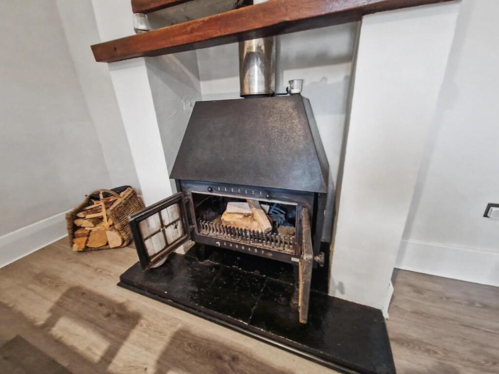 House in Rugby, Clifton-upon-Dunsmore - More