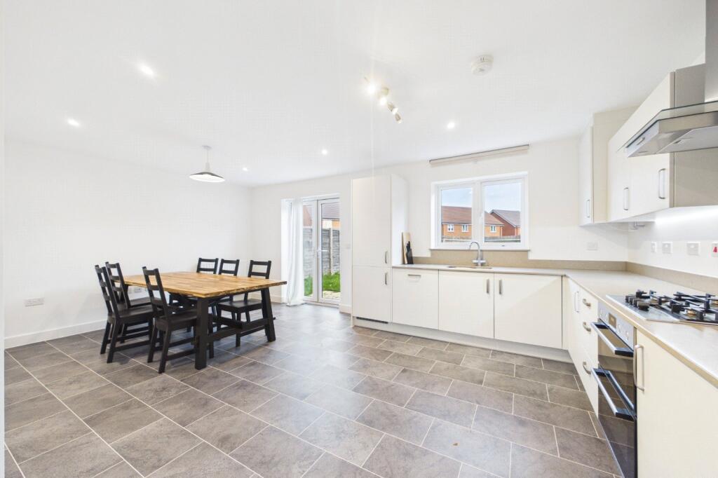 Aragon Crescent, Shinfield, Reading, Berkshire, RG2 photo 2