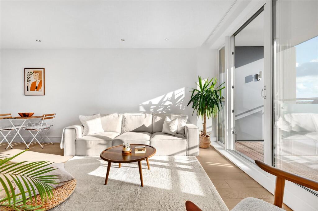 Apartment in Twickenham - View 3