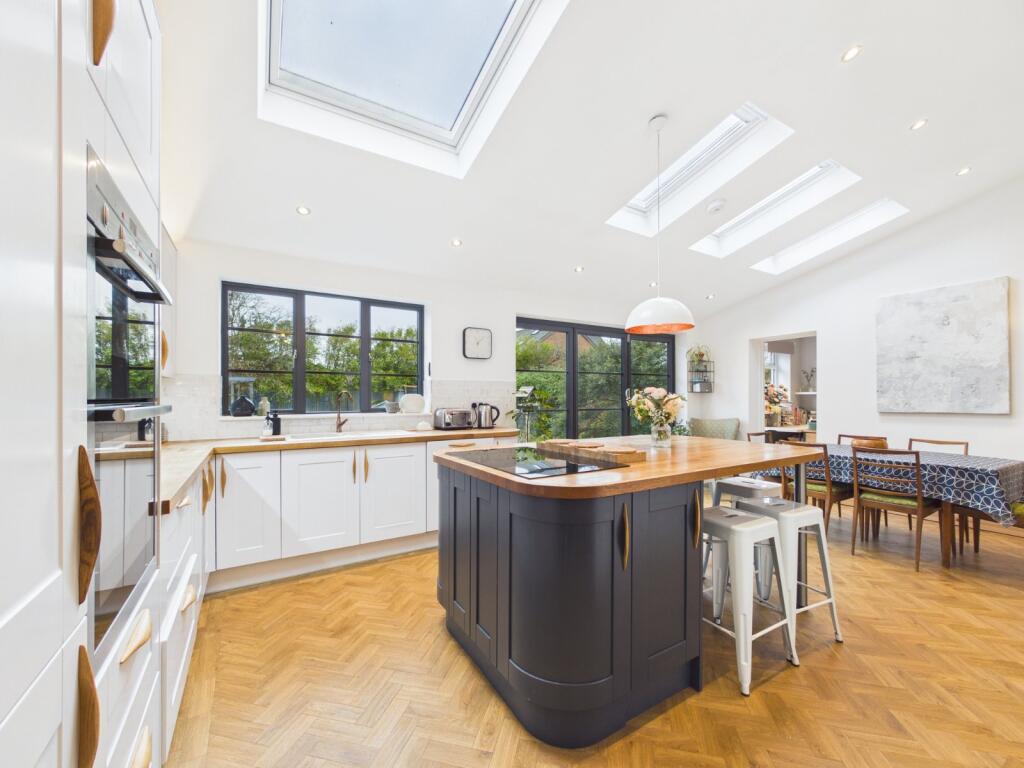 4-bed detached on Hanbury Park Road, Worcester, Worcestershire, WR2, £600,000