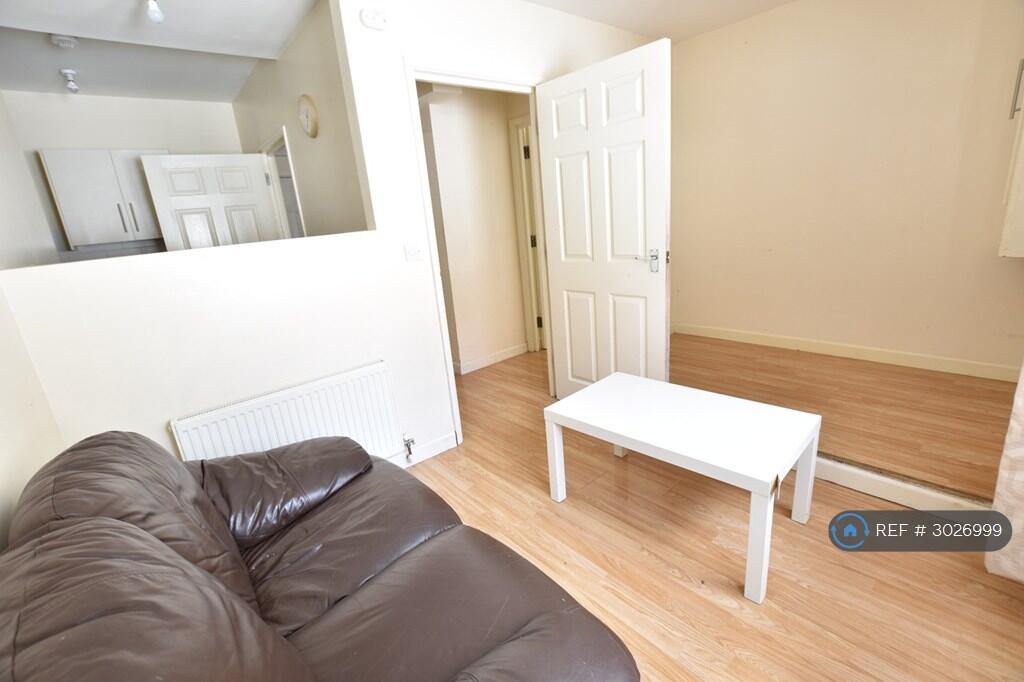 Apartment in Luton - View 4