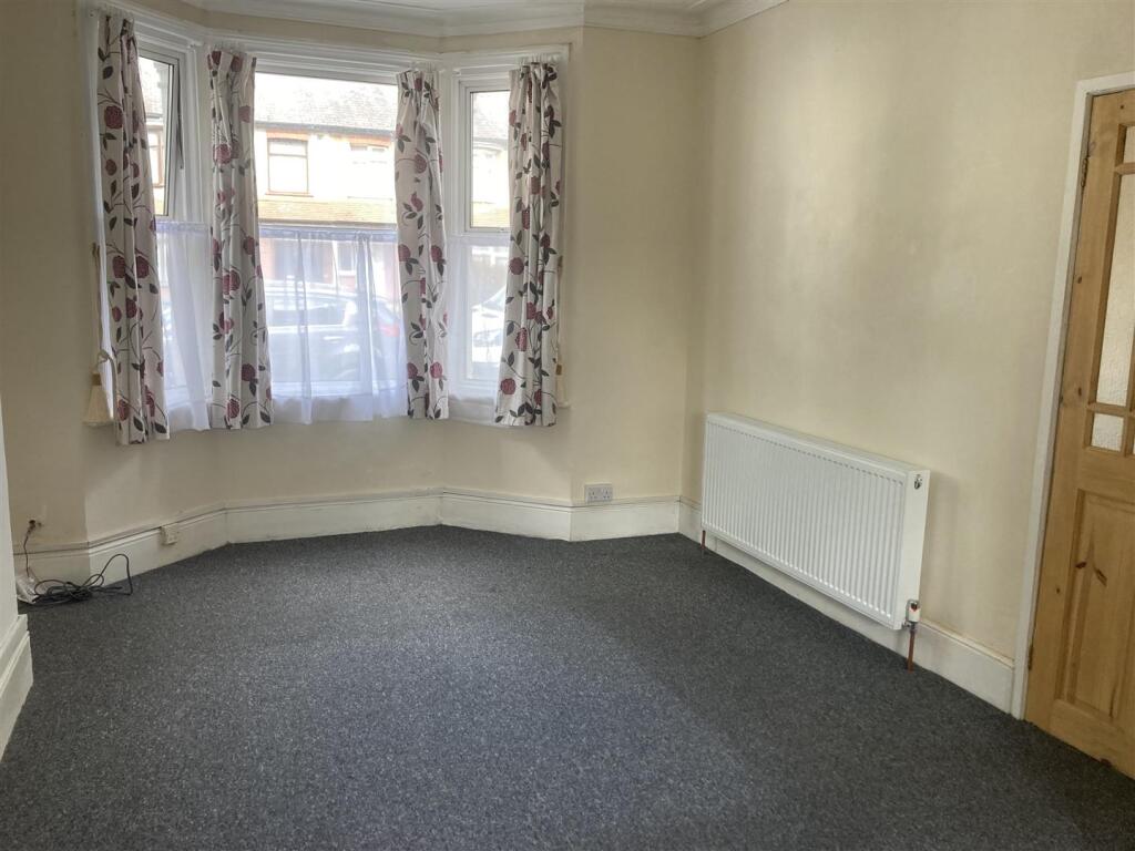 House in London, Ponders End - View 2