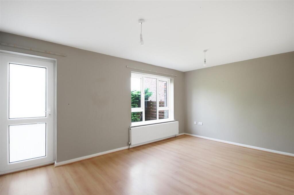 Rothay Close, Dronfield Woodhouse, S18 photo 3