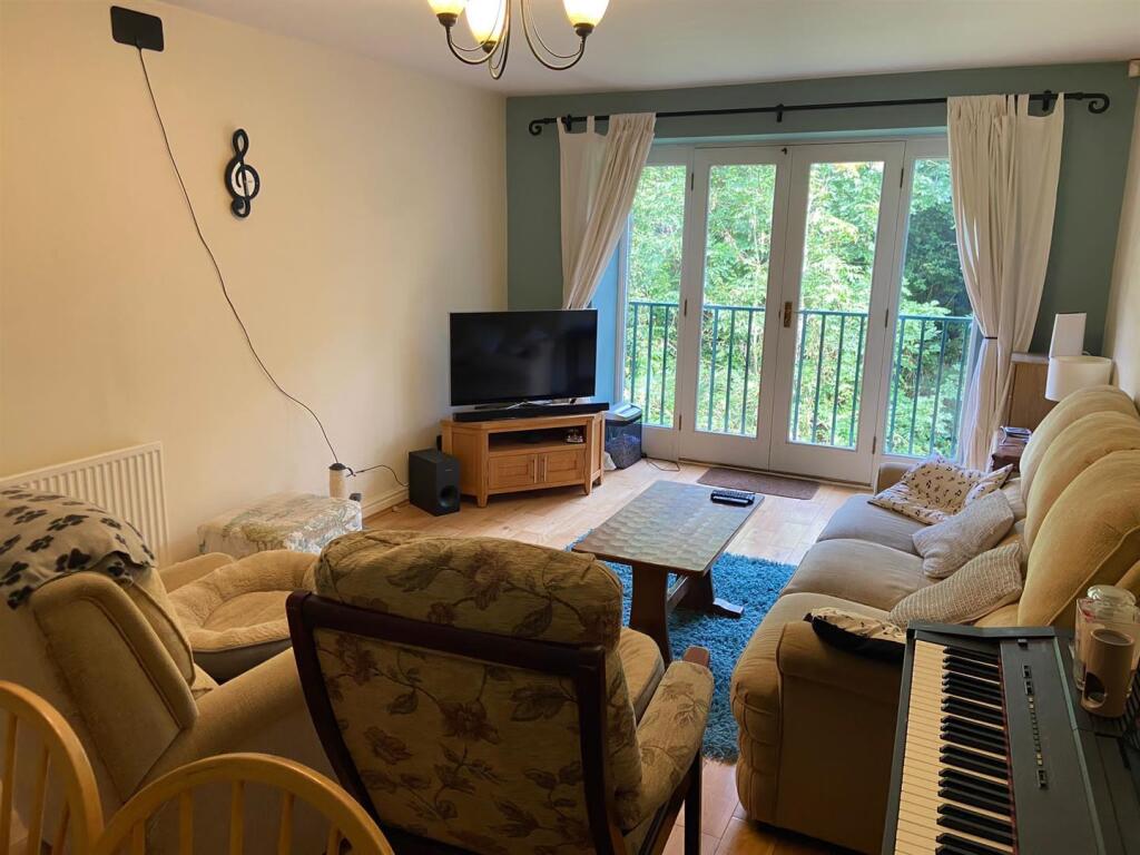 Swan Bank Court, Holmfirth HD9 photo 4