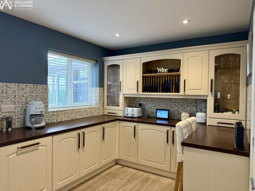 Llys Tregarnedd, Llangefni, Anglesey, LL77 photo 4