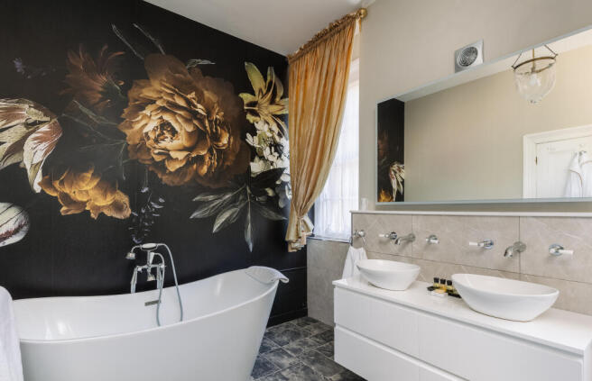 Albert Cottage Hotel, York Avenue, East Cowes, Isle of Wight PO32 6BD