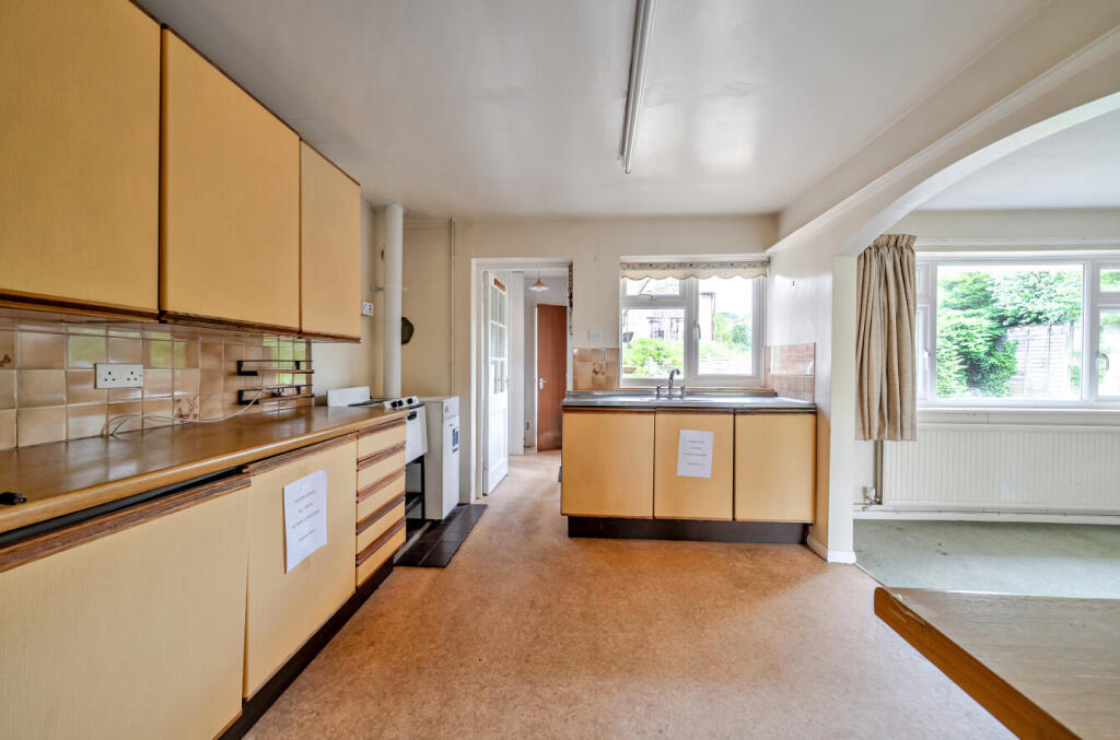 Hawthorn Road, Four Marks, Alton, Hampshire, GU34 - View 4