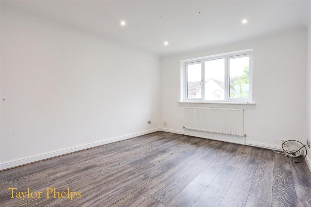 Hollybush Way, Cheshunt photo 4