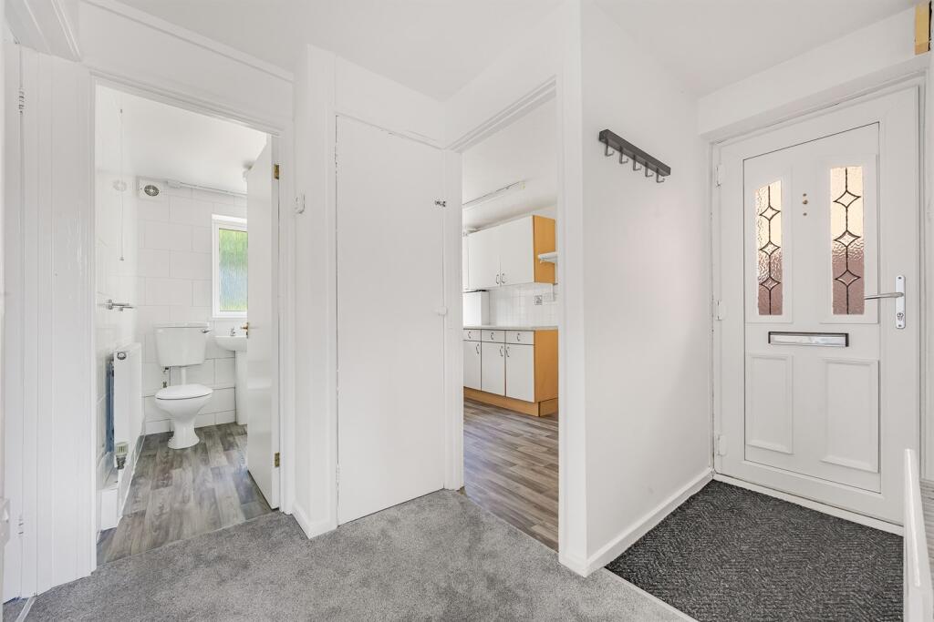 Wrenfield Drive, Caversham, Reading photo 4
