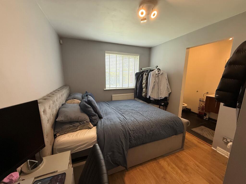 Apartment in Slough - More