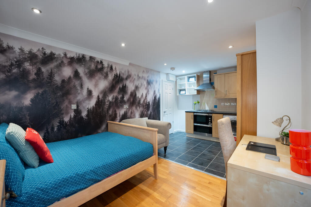 Main image of property: Chieftain Way, Cambridge, Cambridgeshire, CB4