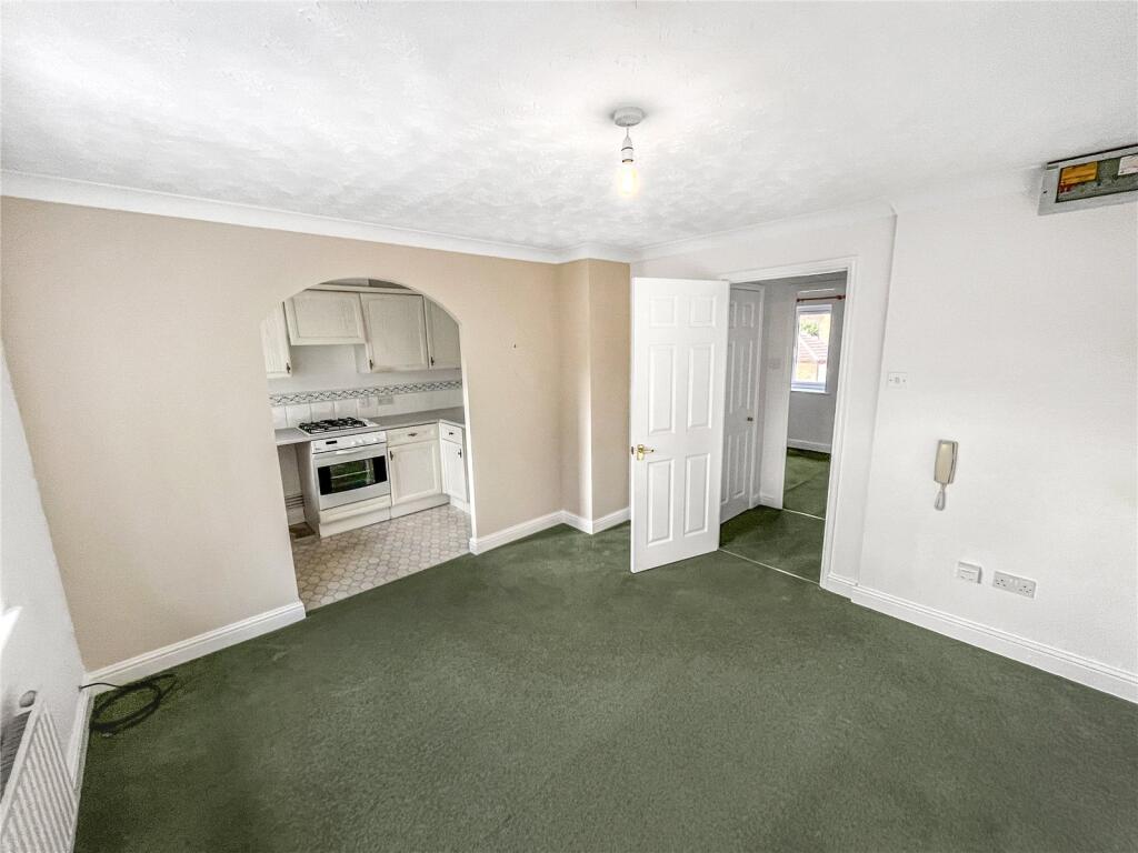 Chatsworth Road, Abbey Meads, Swindon, SN25 photo 3