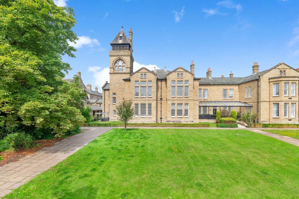 3-bed flat on Clifford Drive, Menston, LS29, £350,000