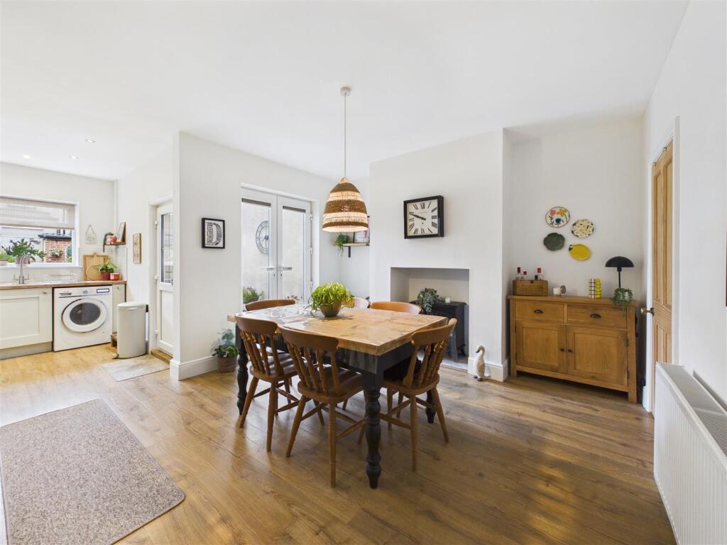 House in North East Derbyshire, Dronfield - View 4