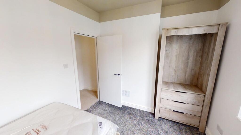 5 bedroom terraced house for rent