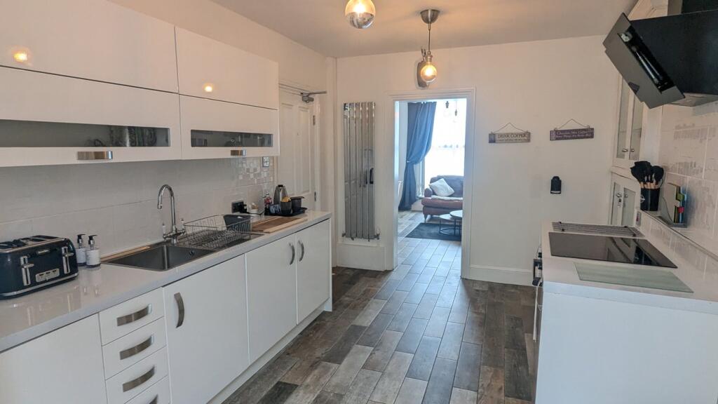 Apartment in Wells, Somerset - View 5