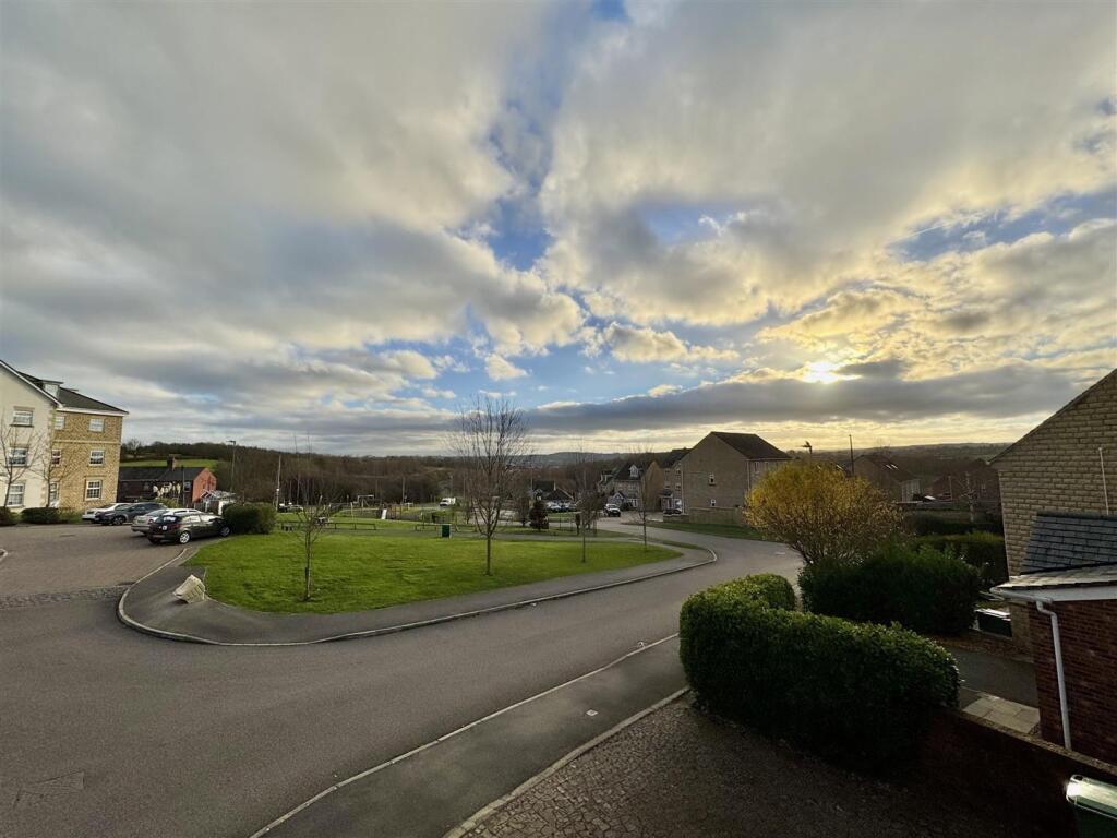Rosefield Avenue, Woolley Grange, Barnsley,S75 5FG photo 3