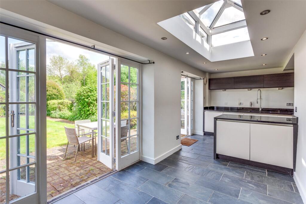 Folly Cottages, Frieth, Buckinghamshire, RG9 - View 6