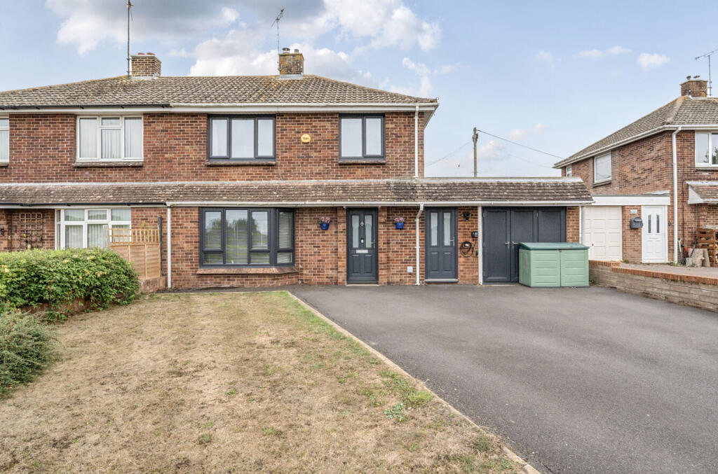 3-bed semi-detached on Castleview Road, Chiseldon, Swindon, SN4, £340,000