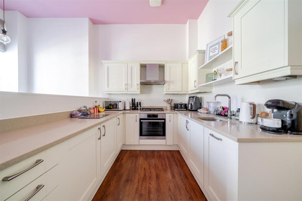 Apartment in Dorchester - View 2