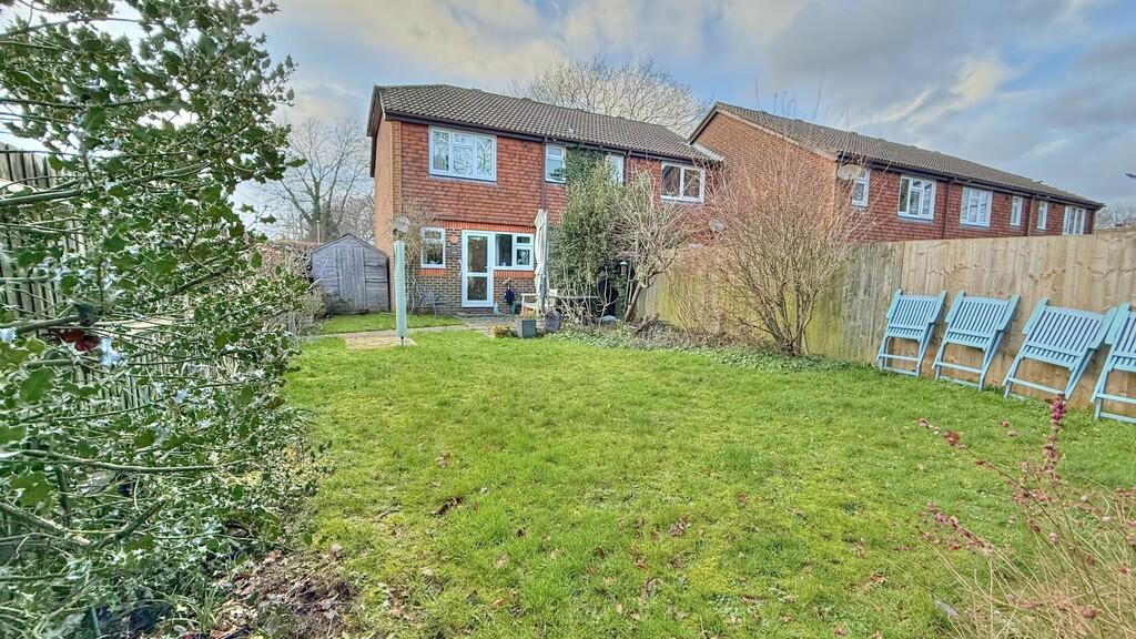 Hawthorn Court, Petersfield, Hampshire photo 3