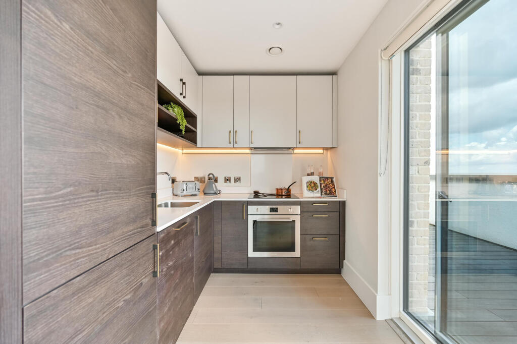 Apartment in Twickenham - View 3