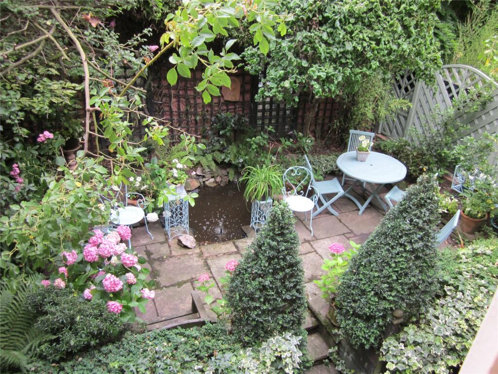 6 bedroom semi-detached house for rent
