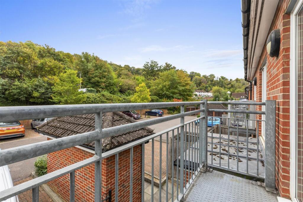 Apartment in Hemel Hempstead - View 5