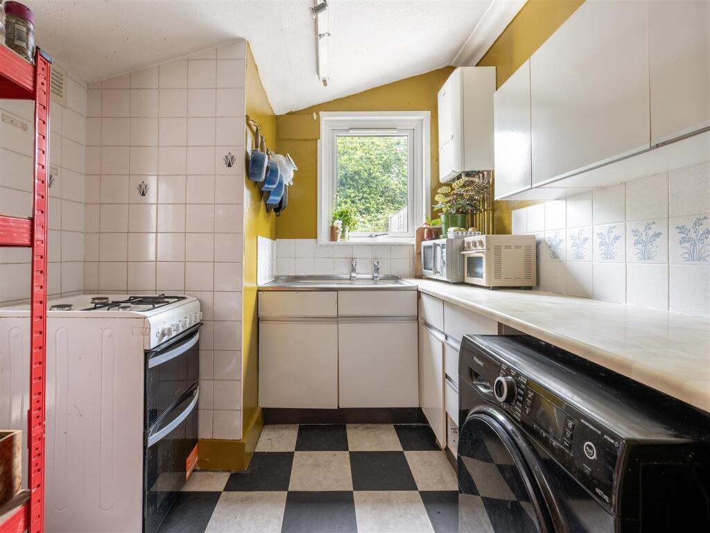 House in London, Highams Park - View 4