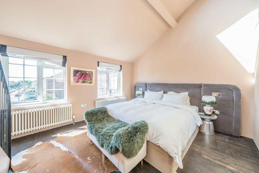 House in Sunbury-on-Thames, Kempton Park - View 5