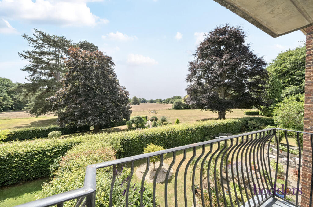 Ottershaw, Surrey, KT16 photo 3