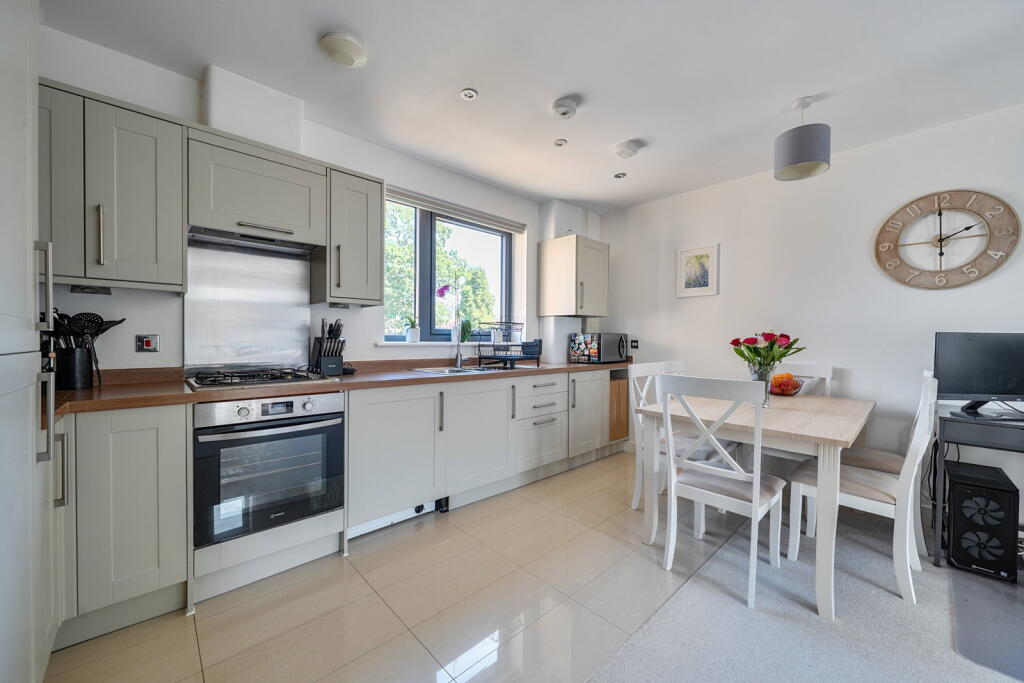 Apartment in Tonbridge - View 3