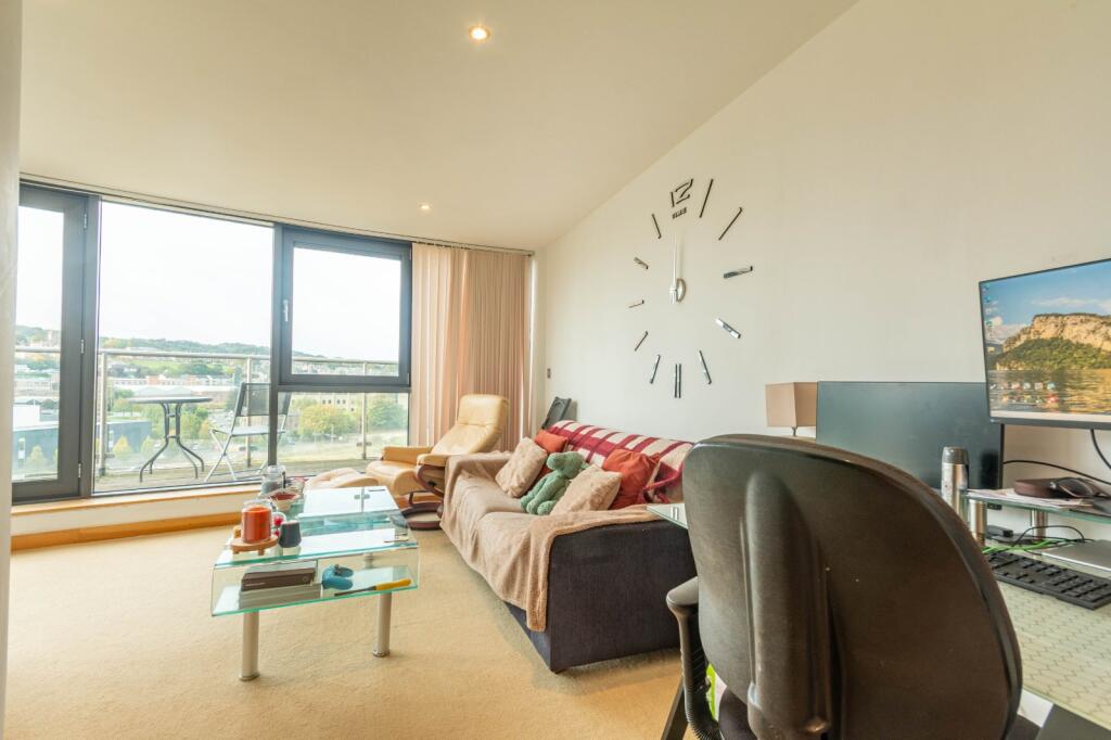 Apartment in Bradford, Shipley - More