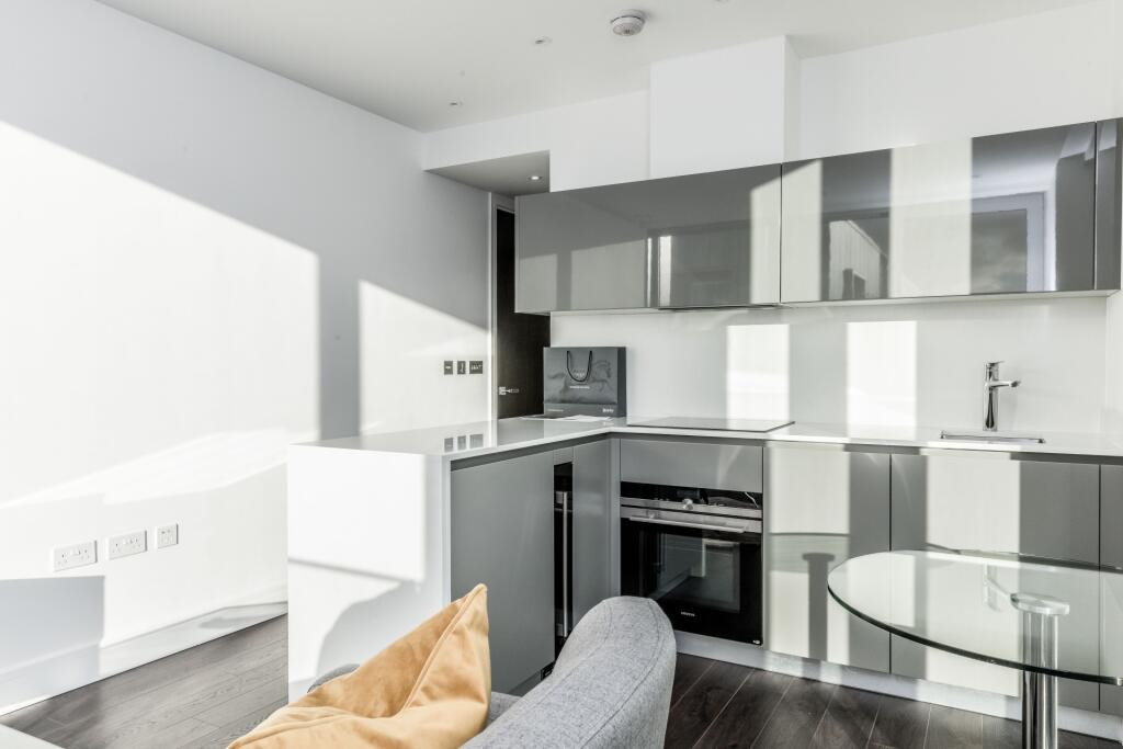 Apartment in London - More