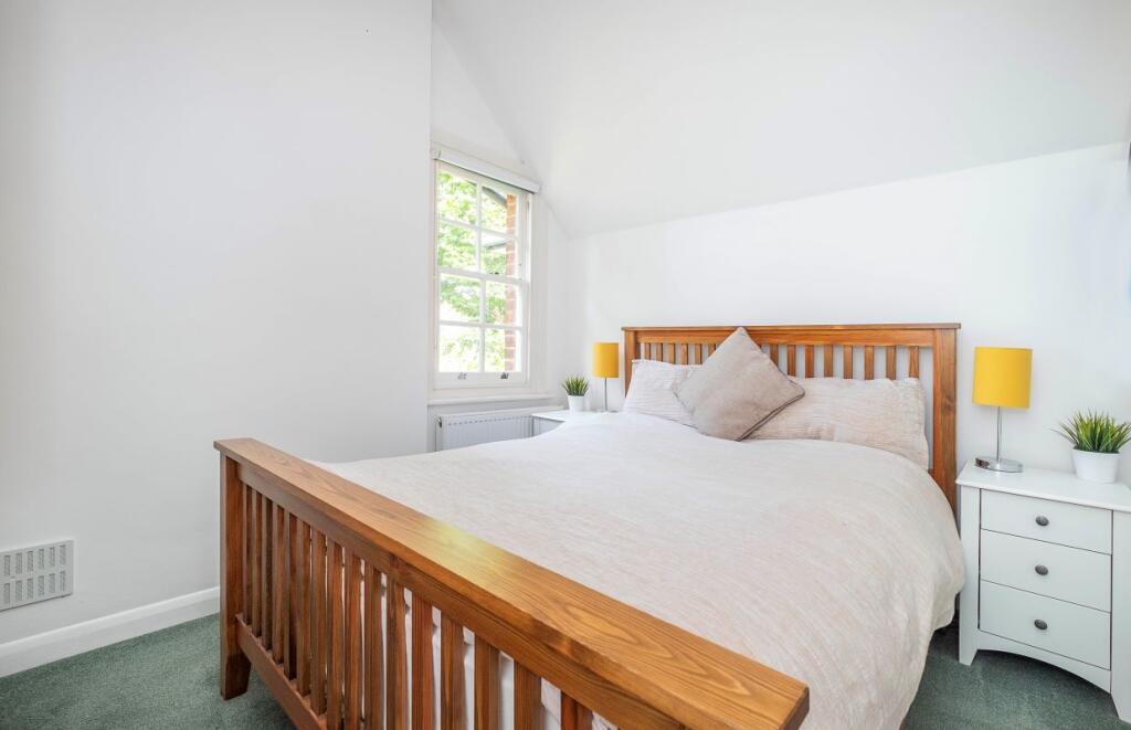Apartment in London, Royal Borough of Kingston upon Thames - View 2