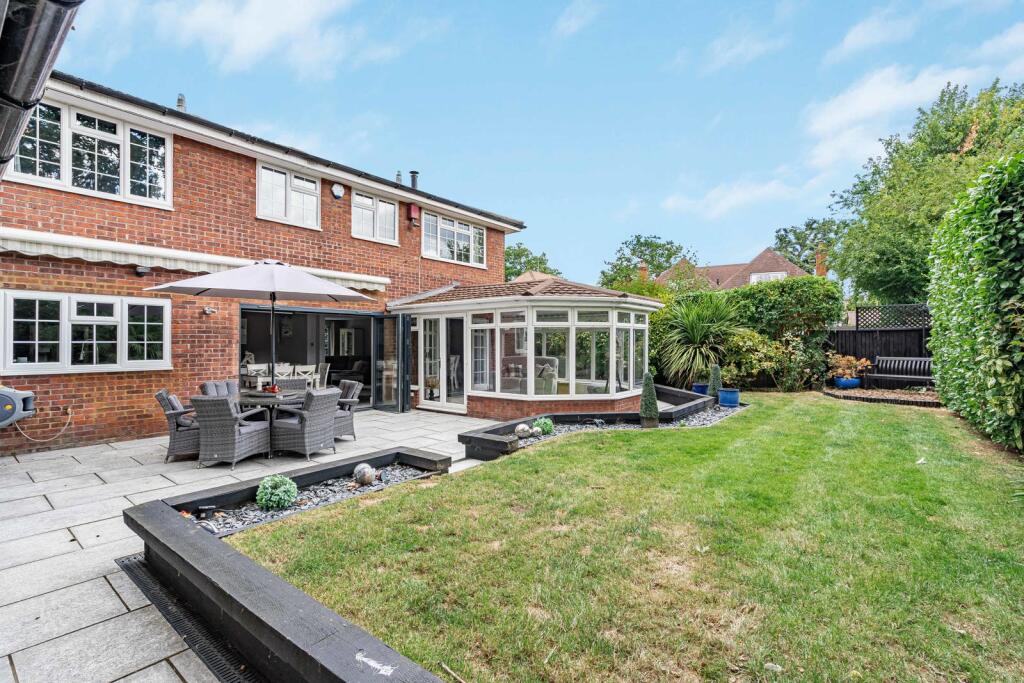 House in Woking, Surrey - View 5