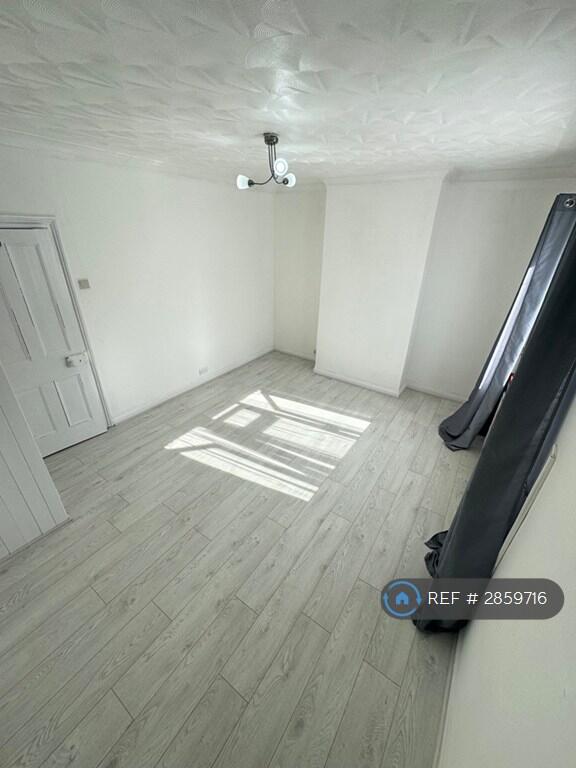 House in Gillingham, Medway - View 5