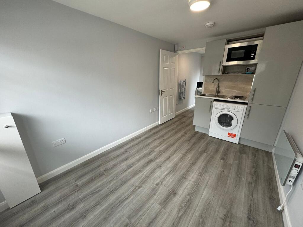Apartment in Twickenham - View 2