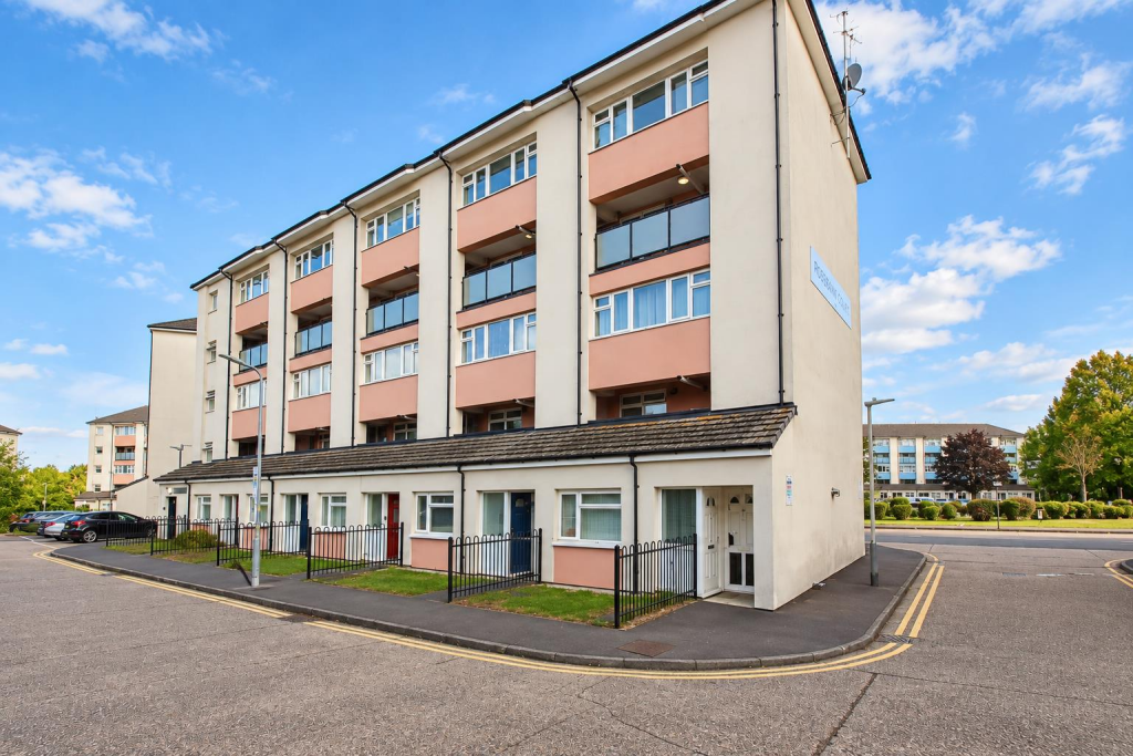 Apartment in Hertsmere, Elstree and Borehamwood - View 3