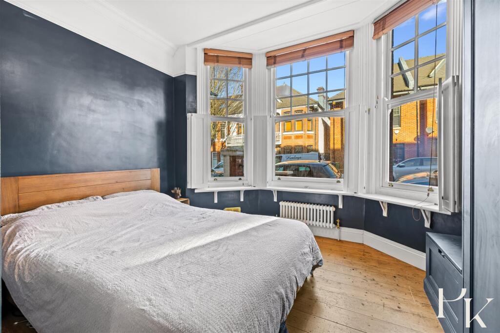 Apartment in Hove, Brunswick - View 4