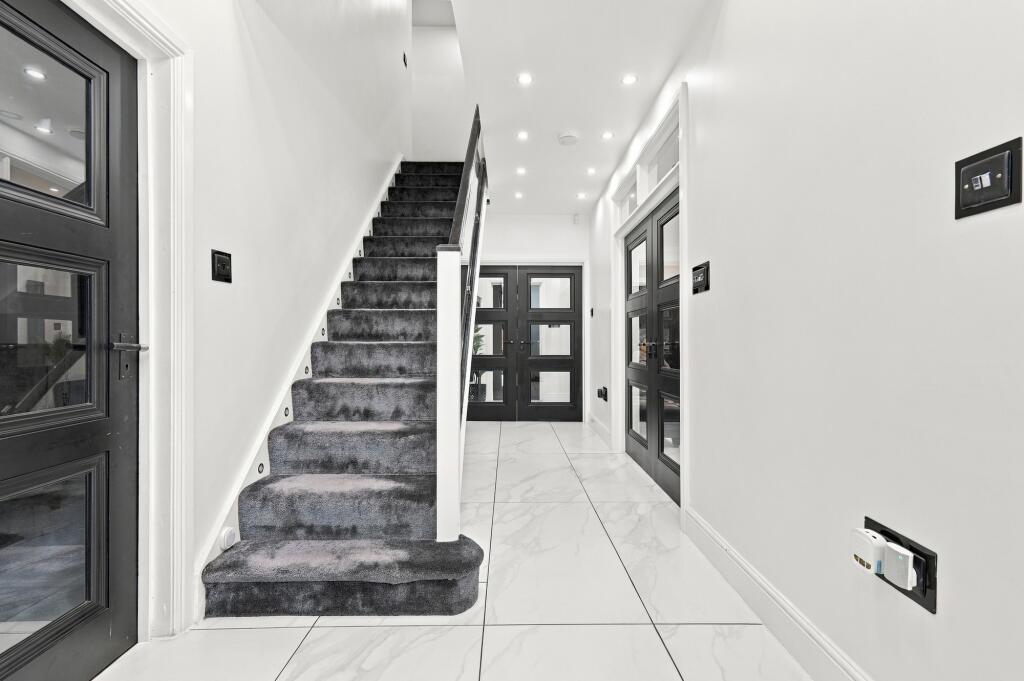 House in Ilford, Clayhall - View 5