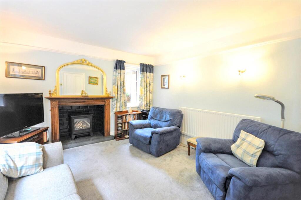 House in Stoke-on-Trent - More